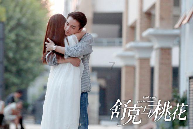 探索疑问,畅享问答乐趣——小人掉进女巨人胸里还有机会存活吗?问答交流平台