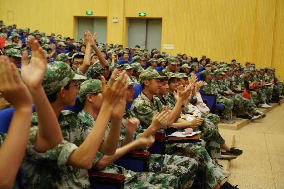 逃出诡异堡垒