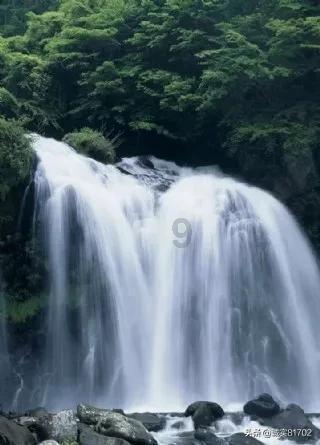 68岁陈道明被偶遇,穿1200元鞋打扮时髦