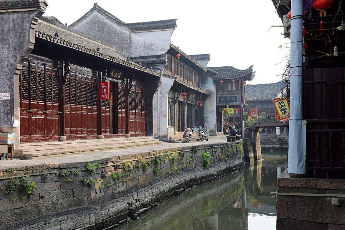 泫雅官宣恋情后口碑大跌，被圈内好友陆续取关，男友发声呼吁善待