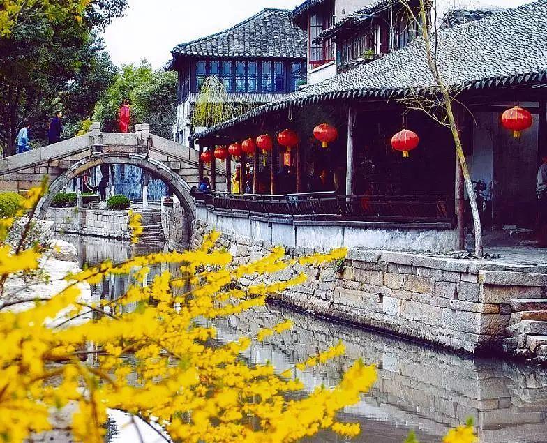 西安饮食:公司是以餐饮服务与食品工业为主业的上市公司,无酒店业务,仅有少量的客房,用于餐饮的配套服务